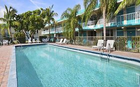 Days Inn & Suites By Wyndham Fort Pierce Midtown